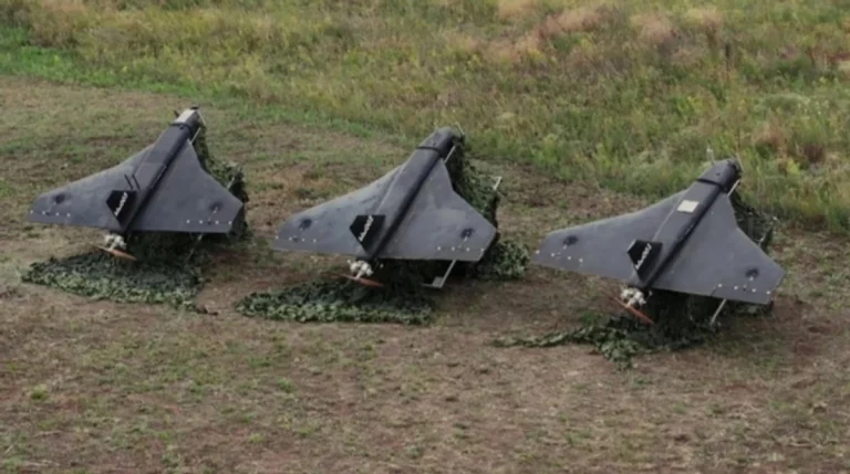 Une salve de drones et de missiles coordonnée