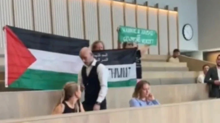 Un symbole qui divise : le banner "Hannie & Hamas = résistance armée"