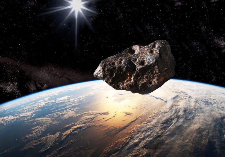 Une trajectoire scrutée par les observatoires internationaux