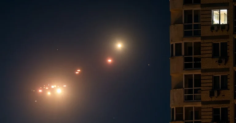 Une attaque coordonnée : missiles hypersoniques et drones en essaim