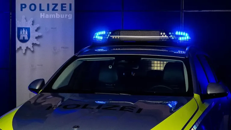 Un éclairage bleu permanent pour une police plus visible