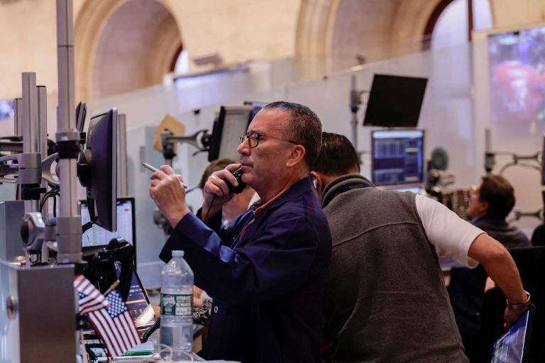 Repli des indices américains et flambée des cours du pétrole