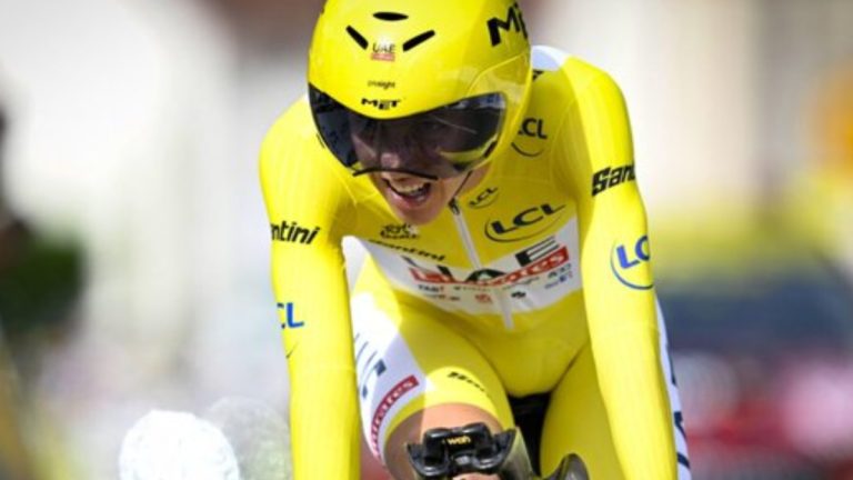 Pogacar s'impose de justesse face à Van der Poel
