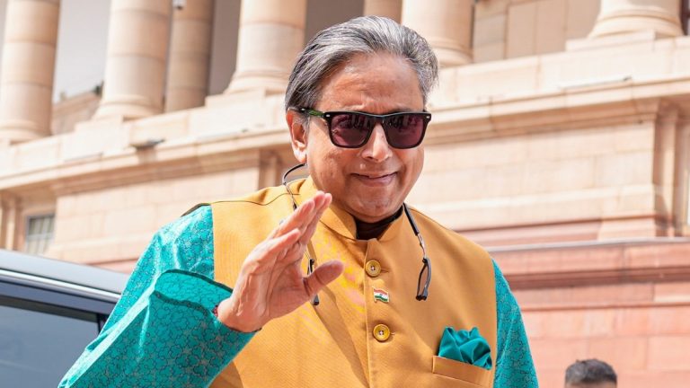 Un échange diplomatique sous les projecteurs : ce que Modi aurait dit selon Tharoor