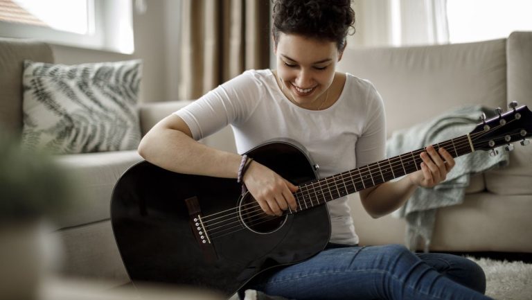 Choisir son instrument : acoustique ou électrique