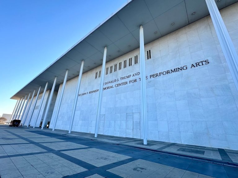 Pourquoi la juge a rejeté la poursuite du Kennedy Center