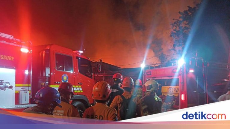 Un incendie aux proportions inédites dans le centre de Jakarta
