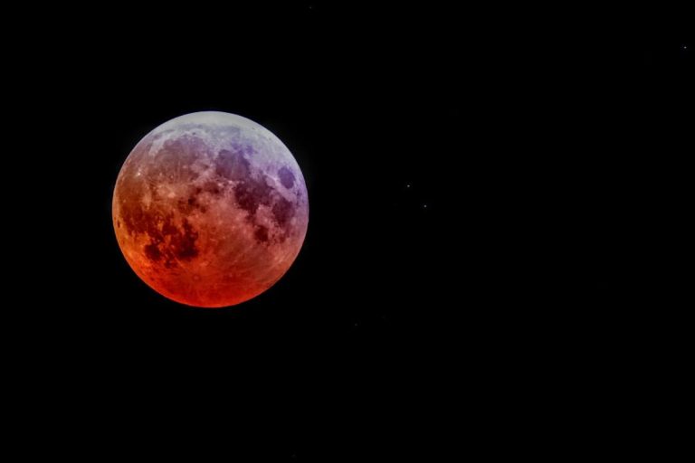 Pourquoi cette pleine lune est-elle appelée "Lune des Fraises"