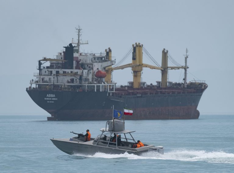 Réduction drastique du transit maritime dans le détroit
