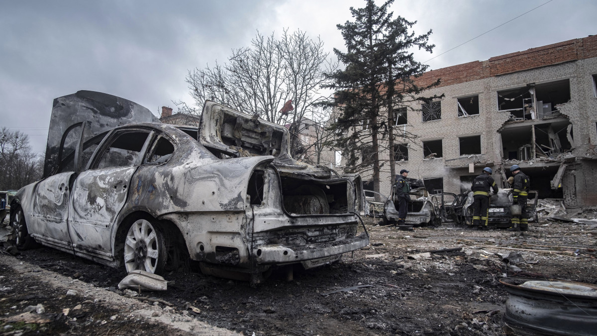 Sloviansk : Des Frappes d'Artillerie Signalent un Risque d'Assaut Terrestre