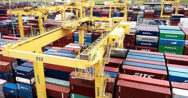 Une révision à la hausse portée par le secteur technologique