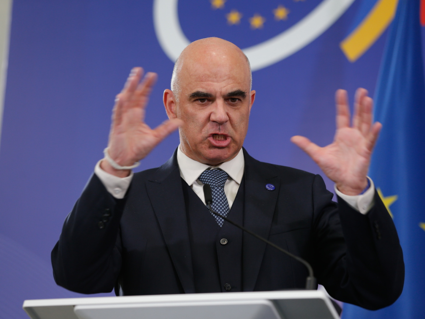Alain Berset conteste l'annulation du carton rouge de Folarin Balogun