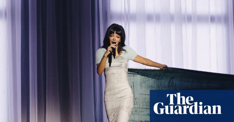 Le format contesté de West End Girl : entre théâtre et concert
