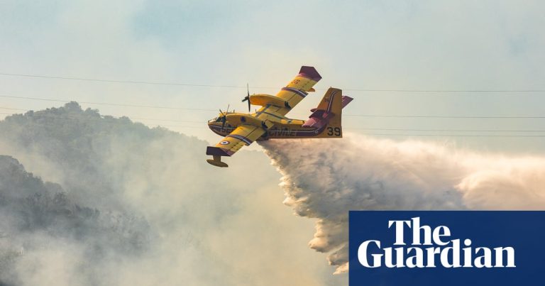 Évacuations massives en Grèce et en Espagne