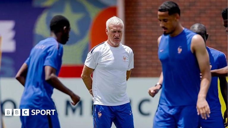 Deschamps prédit un match spectaculaire entre la France et l'Espagne en demi-finale