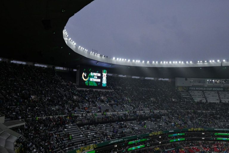 Le protocole de la FIFA face aux éclairs sur l'Estadio Azteca