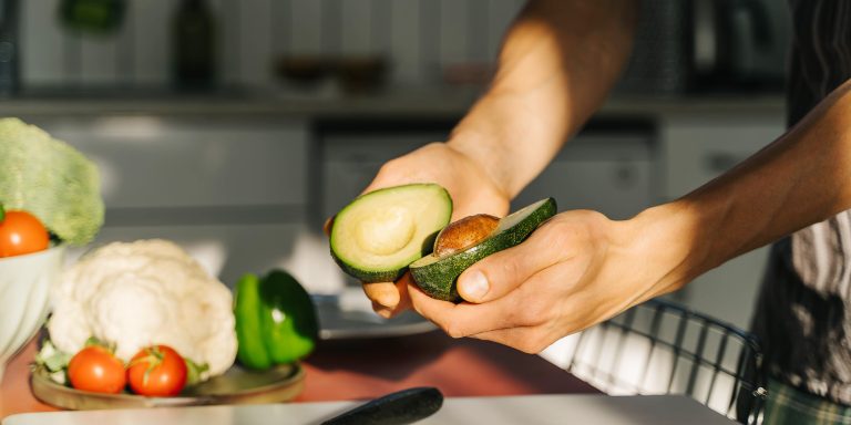 Les cheveux roux : une protection cellulaire grâce à l'élimination de la cystéine