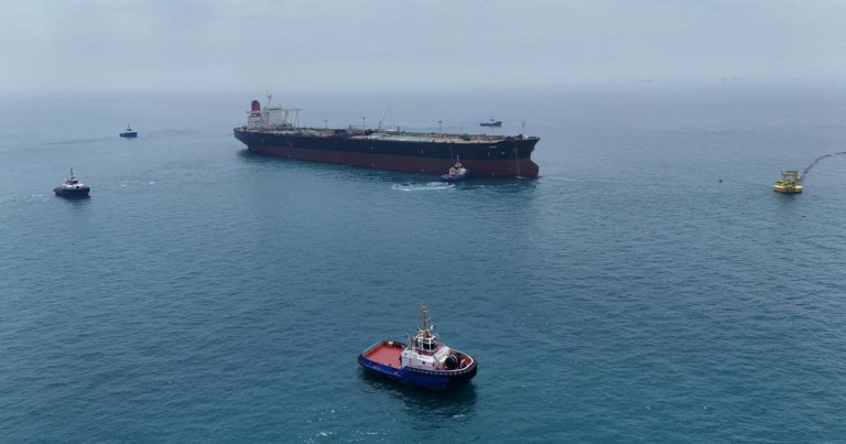 Reprise du blocus naval et escalade des frappes