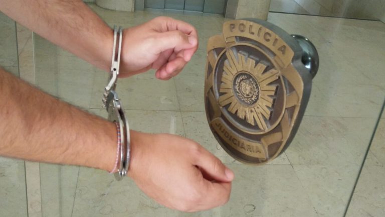 Le profil et l'arrestation du condamné brésilien