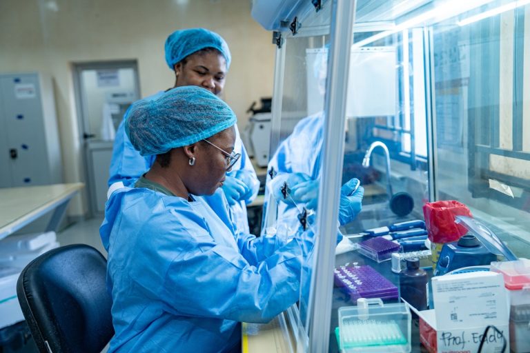 Validation de l'OMS : le premier test EUL pour le virus Bundibugyo