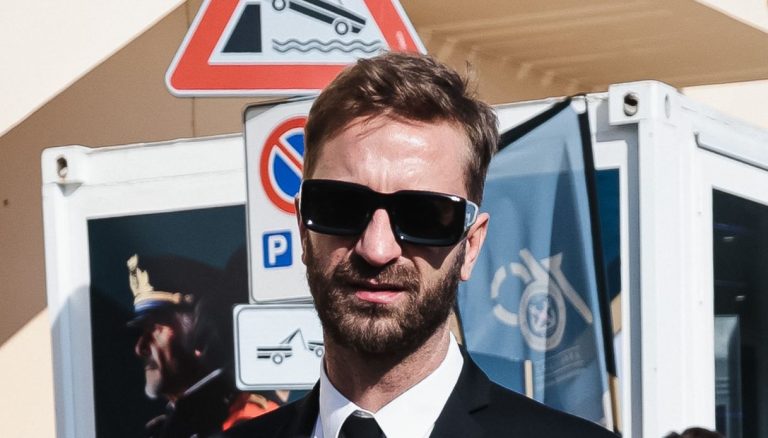 L'inviato de «Le Iene» Stefano Corti ricoverato dopo una puntura di zecca in Sudafrica