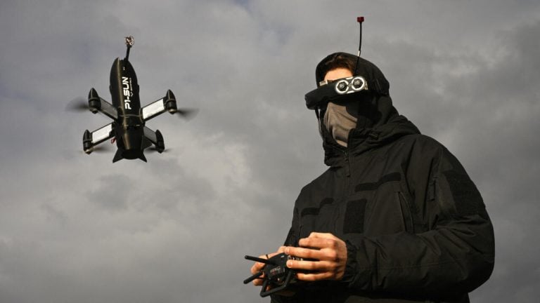 Guerre des drones : Moscou et Kiev accélèrent leur production industrielle