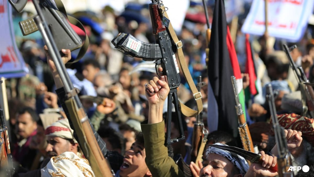 Donald Trump menace l'Iran après des attaques des Houthis en mer Rouge