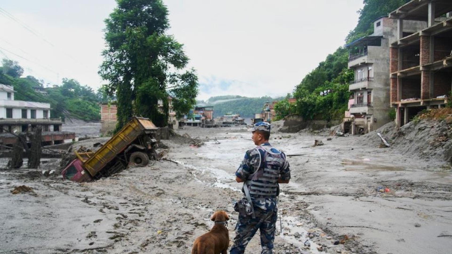 Inondations au Népal et au Tibet : Plus de 550 Morts et 1 400 Disparus