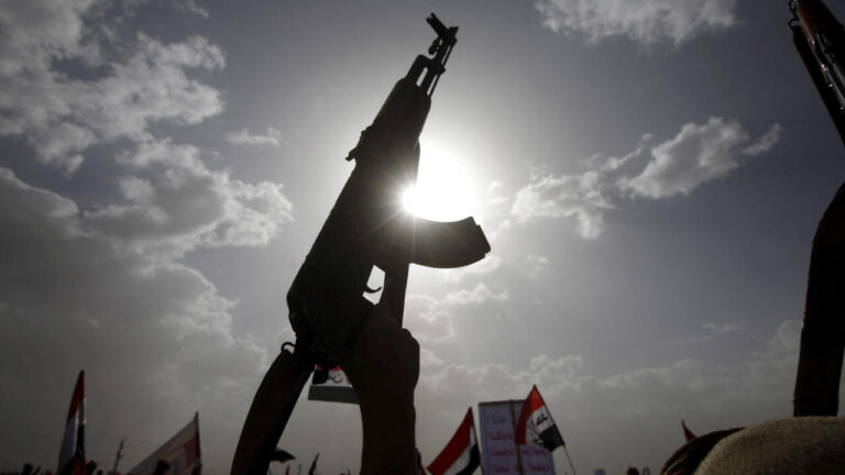 Yémen : Les Houthis Attaquent Marib et Mocha par Drones et Missiles