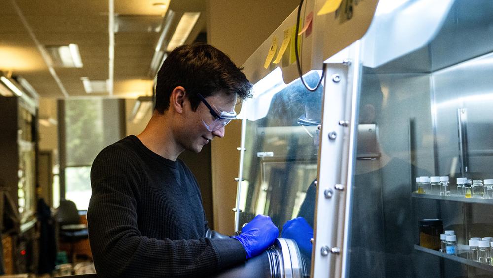 Penn State : une enzyme synthétique transforme les molécules sans déchets