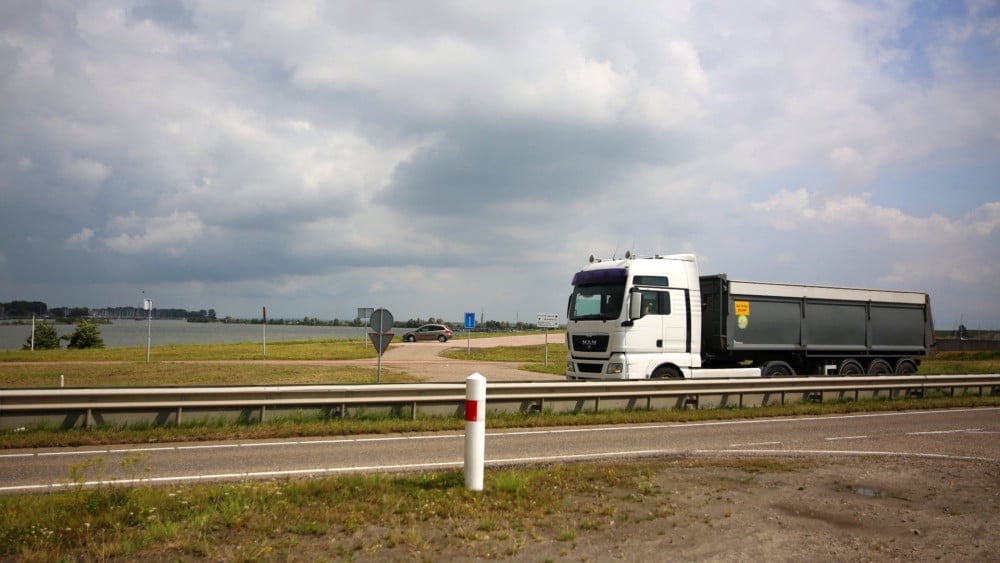 Rijkswaterstaat Interdit les Poids Lourds sur la Digue Lelystad-Enkhuizen