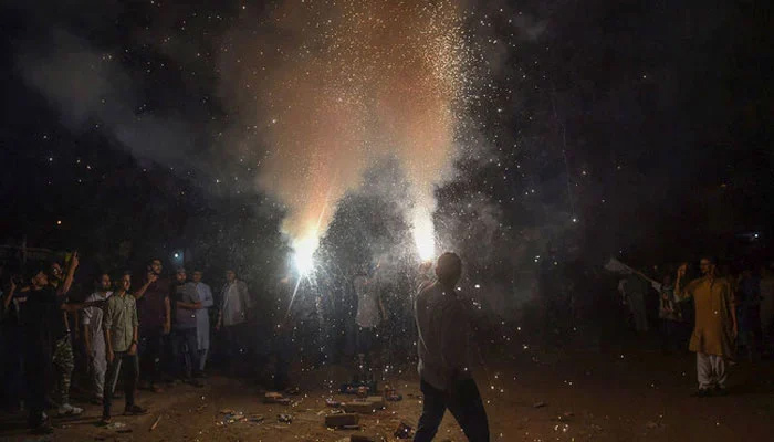 Karachi : 1 Mort et 94 Blessés lors de Tirs de Célébration en l'Air