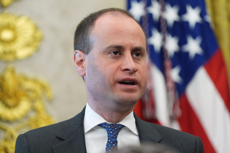 Will Scharf Nommé Nouveau Conseiller Juridique de Donald Trump