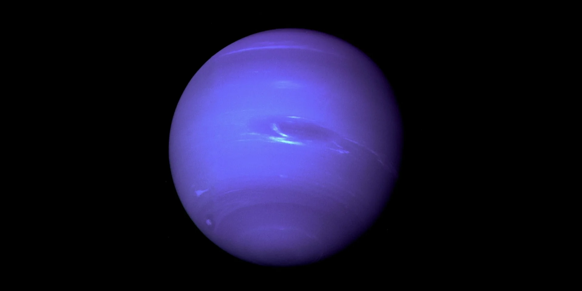 Le télescope James Webb détecte des minéraux argileux sur les lunes de Neptune