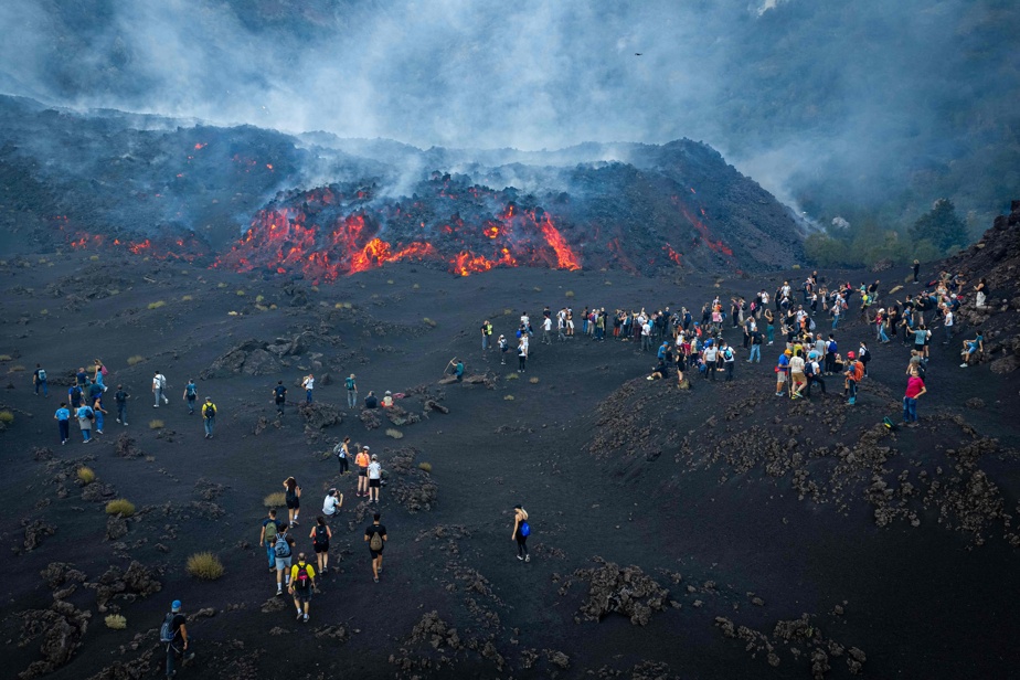 Éruption de l'Etna : des milliers de touristes bloqués en Sicile