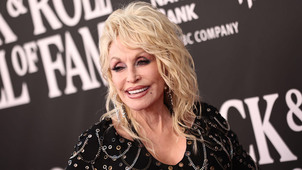 Dolly Parton, icône de la musique country, décède à l'âge de 80 ans