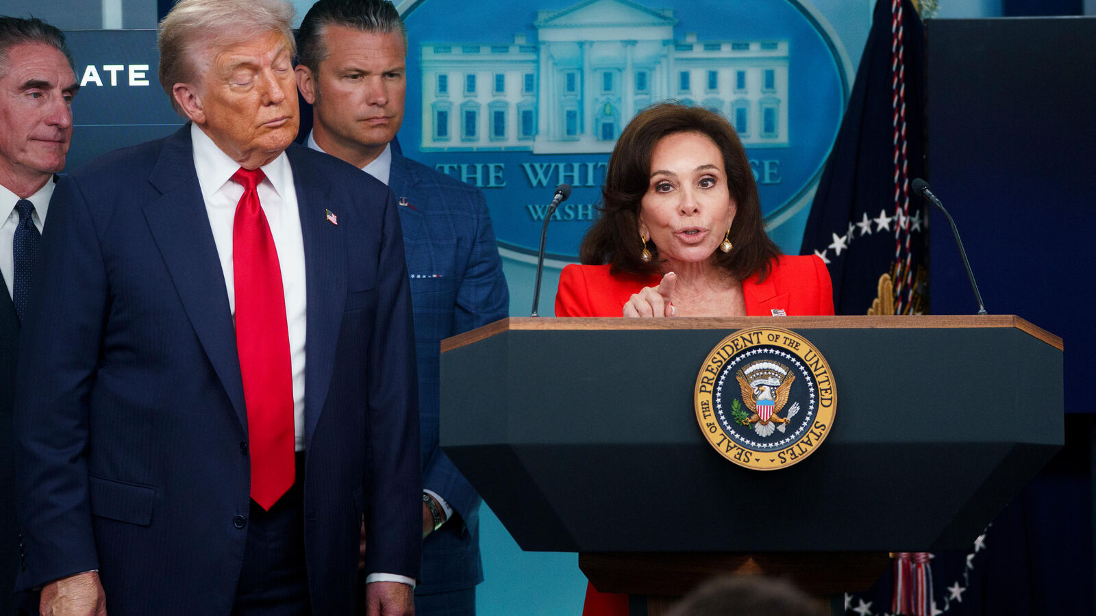 Donald Trump conteste la décision de Jeanine Pirro sur le bassin