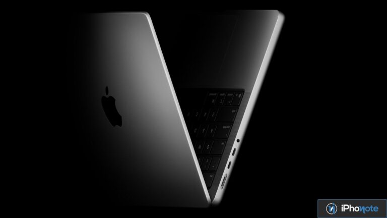Deux MacBook Pro argentés vus de biais