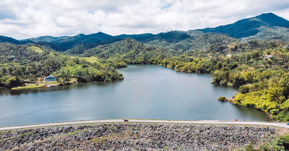 La sequía que afecta a gran parte de Puerto Rico ha reducido los niveles de varios embalses y reabierto el debate sobre la