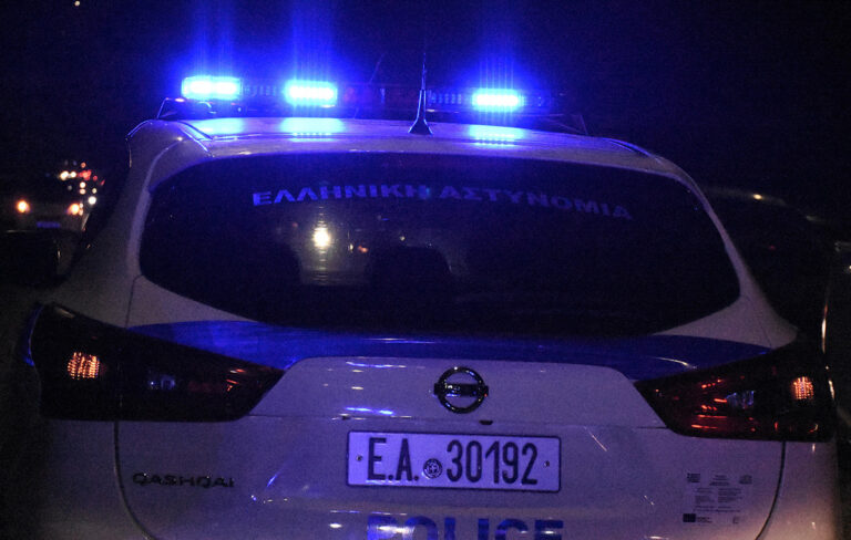 Ágios Dimítrios : Un officier de police retrouvé mort dans un véhicule de service