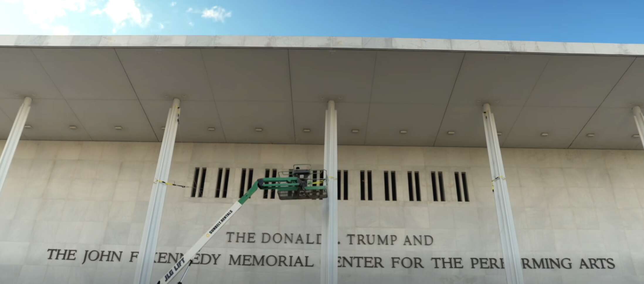Kennedy Center : un juge annule le renommage et condamne l'institution