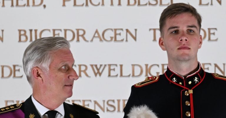 Prince Gabriel Diplômé De L'École Royale Militaire Et En Route Vers Arlon