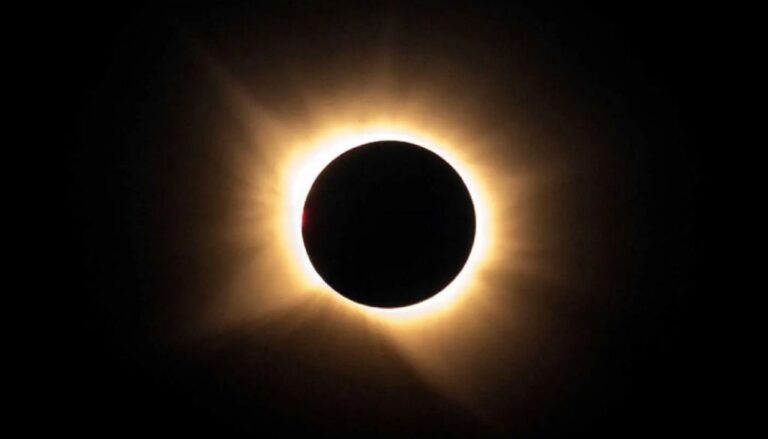 Éclipse Solaire Totale : L'Europe Plongée dans l'Obscurité