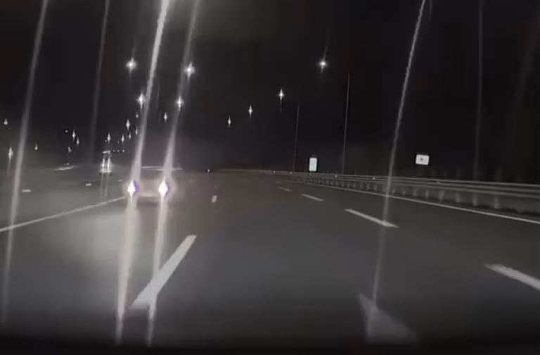 Un automobiliste roule à contresens sur l'autoroute Athènes-Lamia
