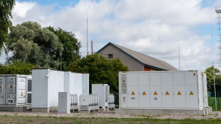 Elenger investit deux millions d'euros dans un parc de batteries à Liepāja