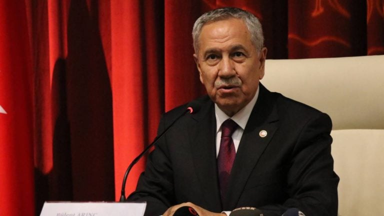 Bülent Arınç Süleymancılar operasyonunu eleştirdi! Kendisine sorulan soruyu iki bakana yöneltti
