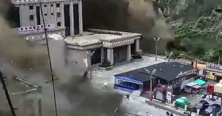 Népal et Tibet : Un Effondrement Glaciaire Fait Au Moins 160 Morts