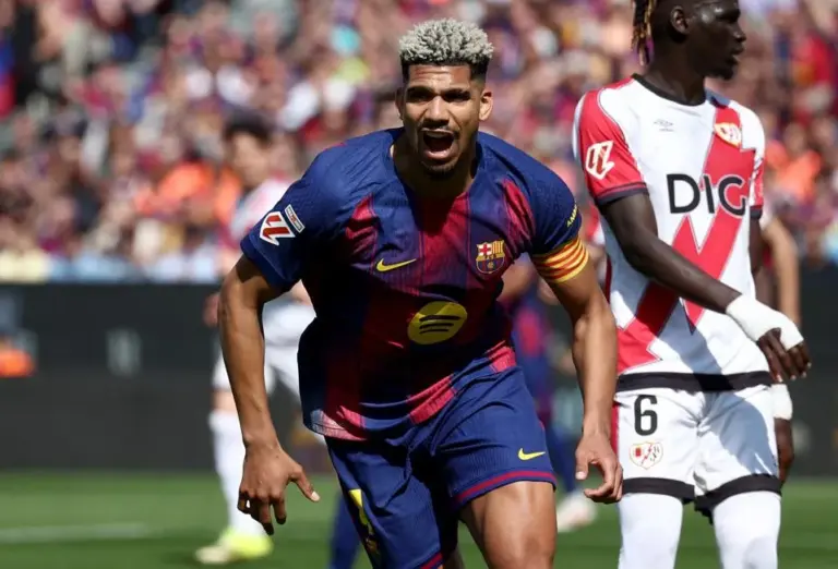 Liverpool Recrute Ronald Araujo En Prêt En Provenance Du FC Barcelone