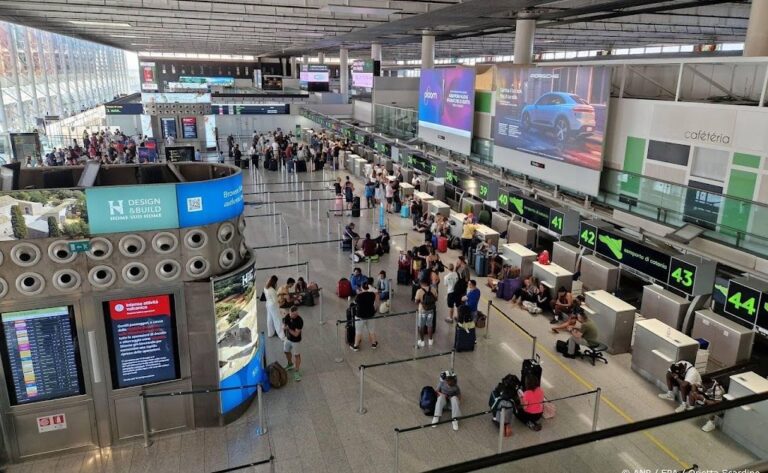 Luchthaven Catania start vliegverkeer weer op na sluiting om Etna