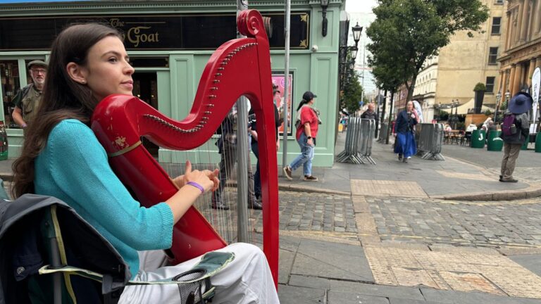 Belfast : Le Festival Fleadh Cheoil na hÉireann Attire Plus d'un Million de Visiteurs